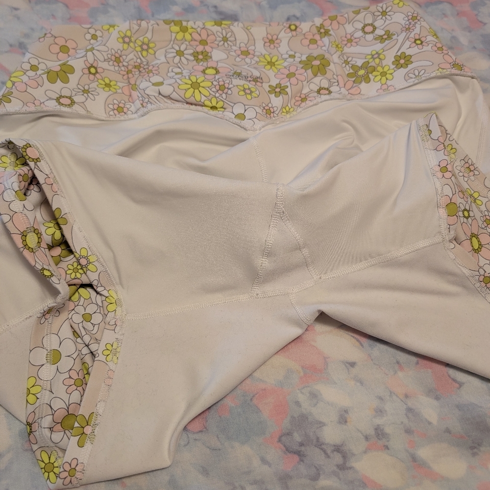 Fabletics Powerhold Retro Floral Activewear Set Sports Bra & Shorts Plus Size 3X - Picture 12 of 13
